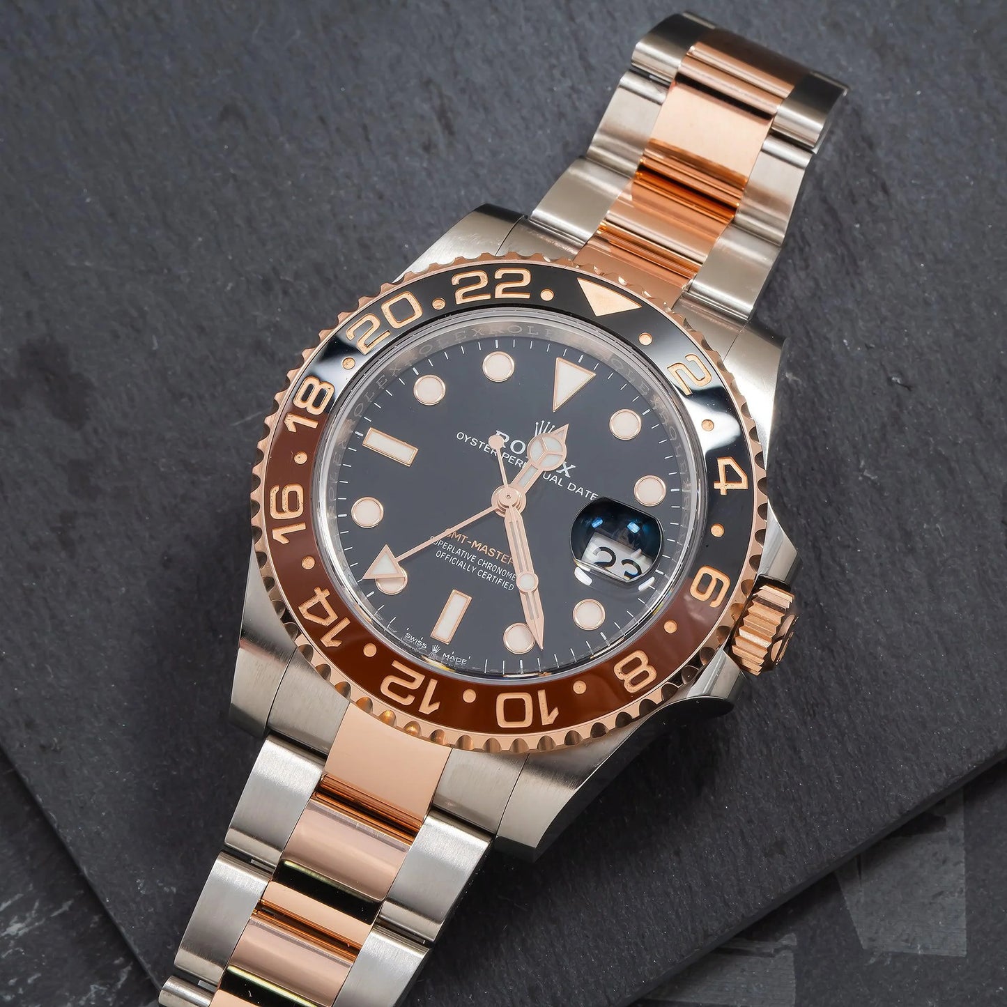 Rolex GMT-Master II 40mm 126711CHNR “Root Beer” – Black Dial – Everose Gold & Oystersteel