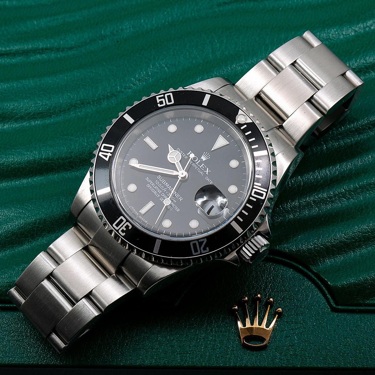 Rolex Submariner Date 40MM 16610 Black Dial Black  Bezel Stainless Steel Oyster Bracelet detail view